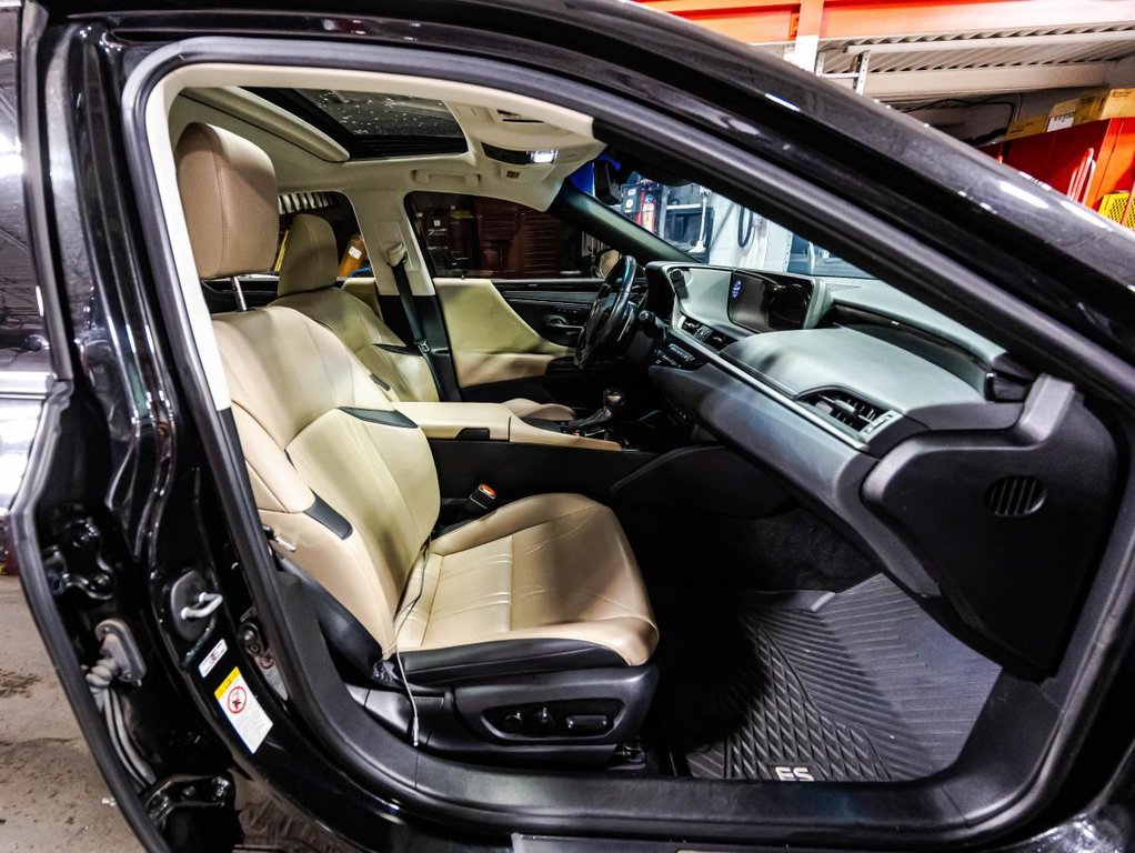 2019 Lexus ES 300h CUIR I TOIT OUVRANT I SIEGES CHAUFFANTS ET VENTILÉS I MAGS I CAMERA I SECURITE ACTIVE in , Quebec - 17 - w1024h768px