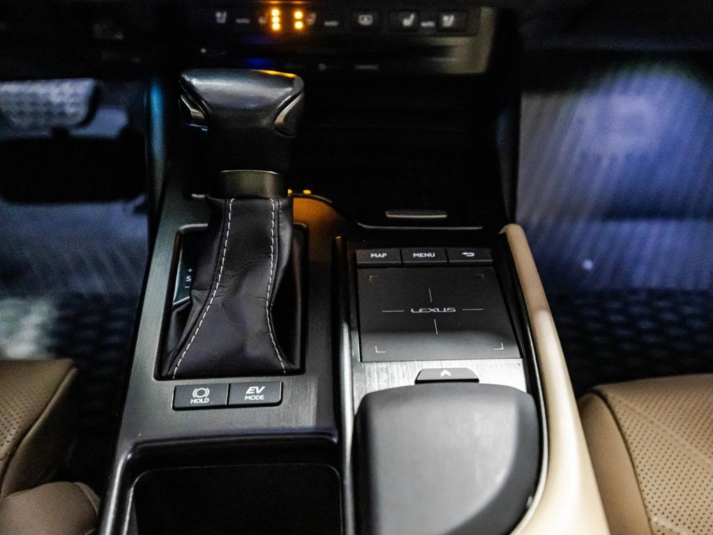 2019 Lexus ES 300h CUIR I TOIT OUVRANT I SIEGES CHAUFFANTS ET VENTILÉS I MAGS I CAMERA I SECURITE ACTIVE in , Quebec - 25 - w1024h768px