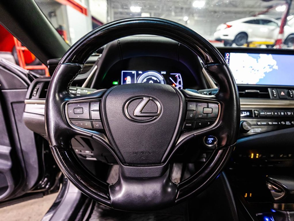 2019 Lexus ES 300h CUIR I TOIT OUVRANT I SIEGES CHAUFFANTS ET VENTILÉS I MAGS I CAMERA I SECURITE ACTIVE in , Quebec - 22 - w1024h768px