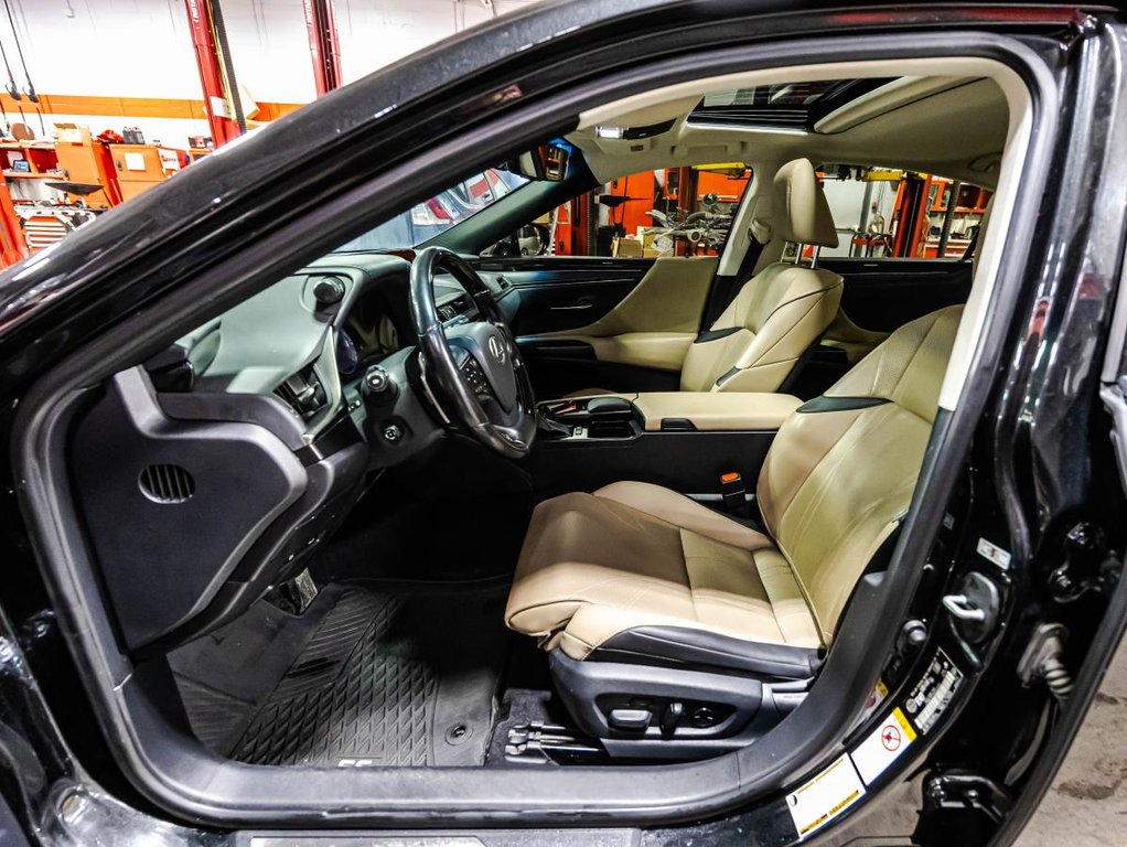 2019 Lexus ES 300h CUIR I TOIT OUVRANT I SIEGES CHAUFFANTS ET VENTILÉS I MAGS I CAMERA I SECURITE ACTIVE in , Quebec - 19 - w1024h768px