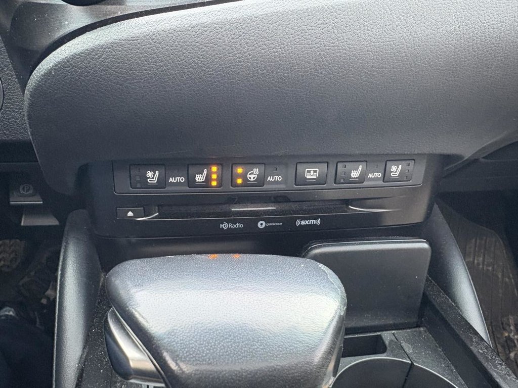 2019 Lexus ES 300h CUIR I TOIT OUVRANT I SIEGES CHAUFFANTS ET VENTILÉS I MAGS I CAMERA I SECURITE ACTIVE in , Quebec - 12 - w1024h768px