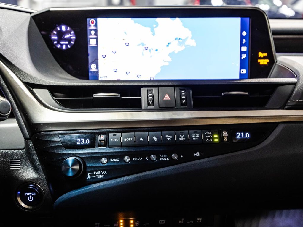 2019 Lexus ES 300h CUIR I TOIT OUVRANT I SIEGES CHAUFFANTS ET VENTILÉS I MAGS I CAMERA I SECURITE ACTIVE in , Quebec - 24 - w1024h768px