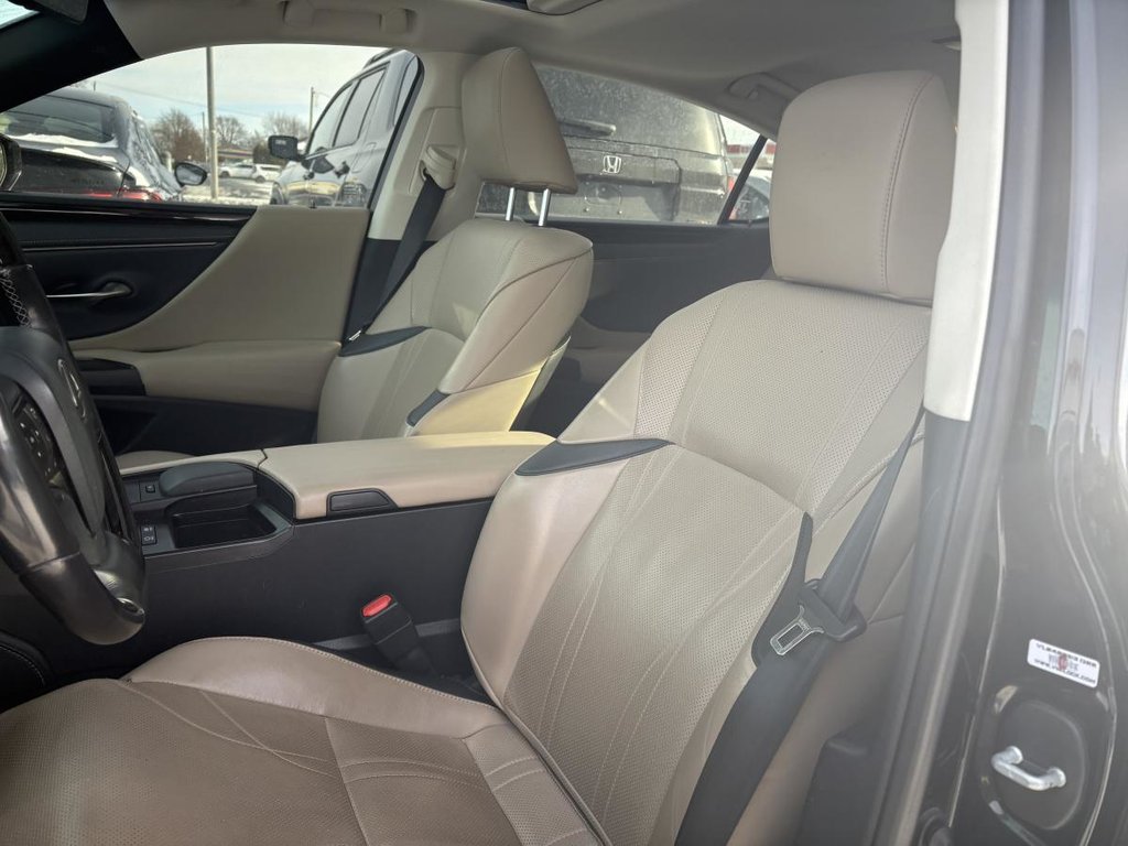 2019 Lexus ES 300h CUIR I TOIT OUVRANT I SIEGES CHAUFFANTS ET VENTILÉS I MAGS I CAMERA I SECURITE ACTIVE in , Quebec - 6 - w1024h768px