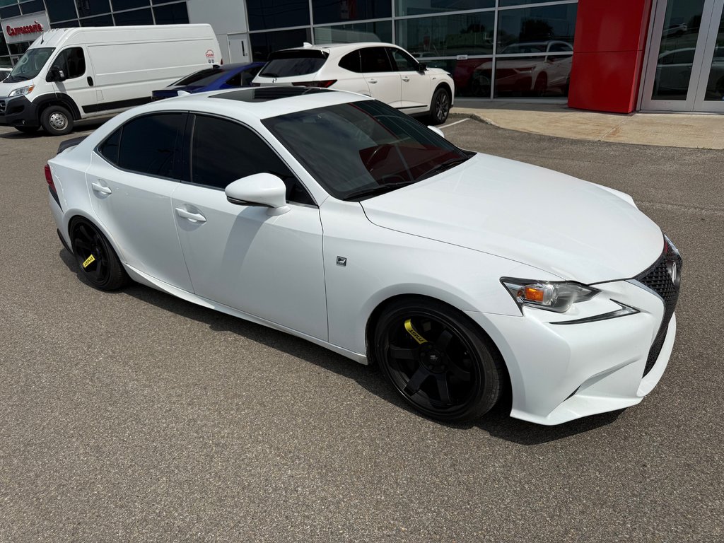 2016 Lexus IS 300 AWD/41 DOSSIERS D'ENTRETIENT in Lachenaie, Quebec - 7 - w1024h768px