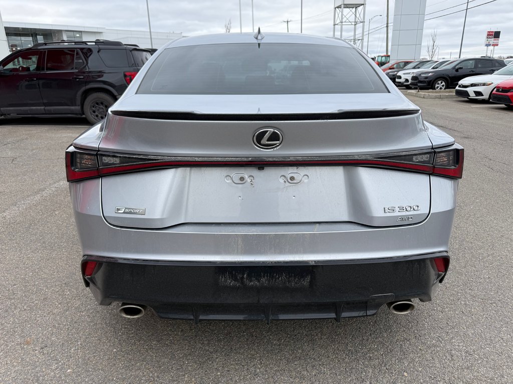 2021 Lexus IS 300 in Lachenaie, Quebec - 4 - w1024h768px