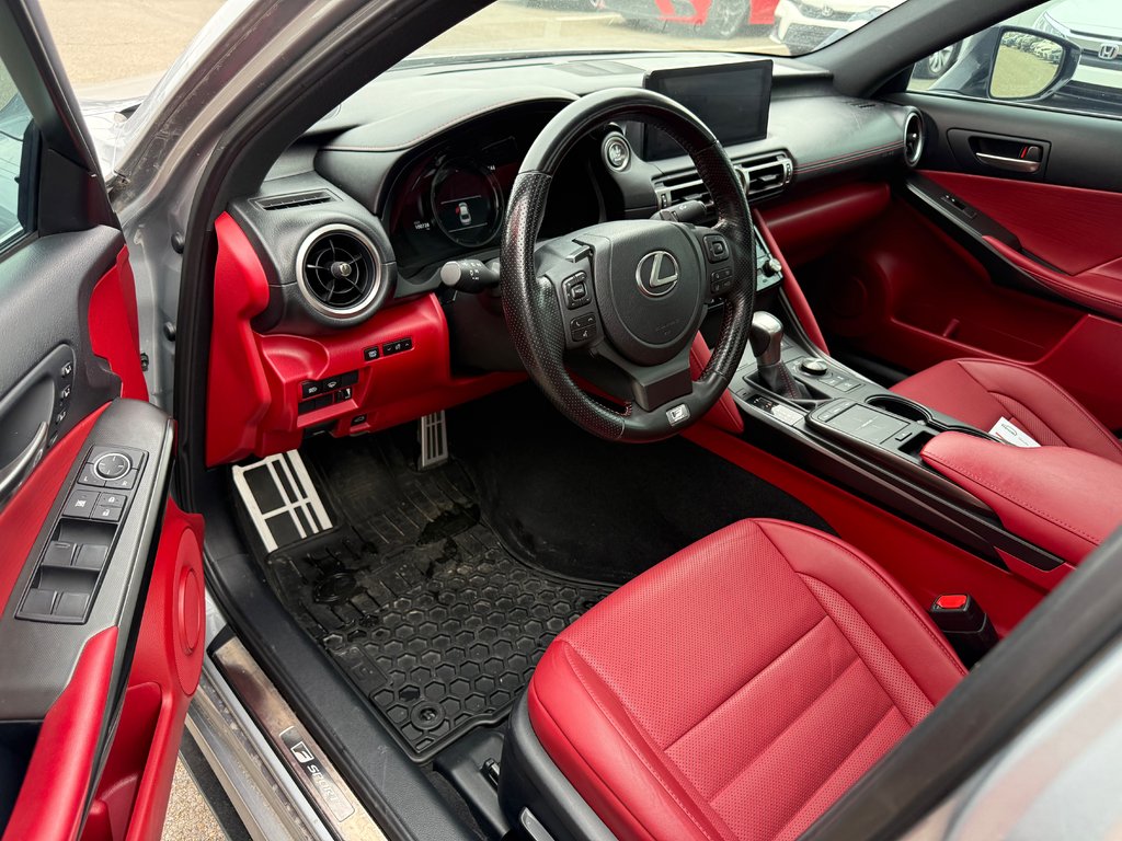 2021 Lexus IS 300 in Lachenaie, Quebec - 10 - w1024h768px