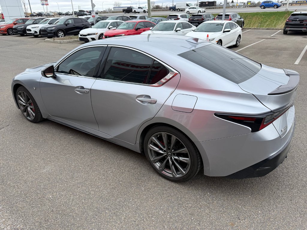 2021 Lexus IS 300 in Lachenaie, Quebec - 3 - w1024h768px