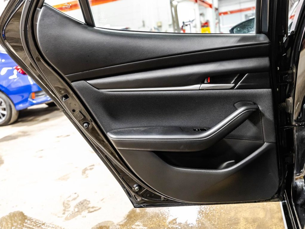 2023 Mazda 3 Sport GX SIEGES CUFFANTS I BLUETOOTH I CAMERA I CARPLAY I ACTIVE SECURITY in Montréal, Quebec - 12 - w1024h768px
