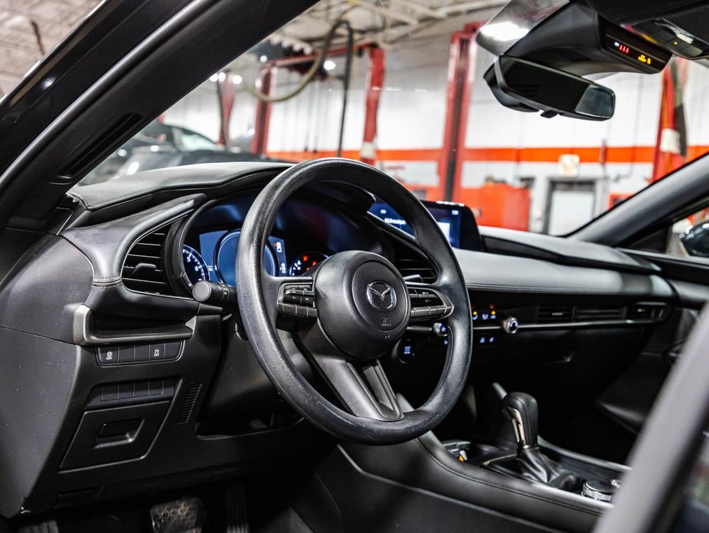 2023 Mazda 3 Sport GX SIEGES CUFFANTS I BLUETOOTH I CAMERA I CARPLAY I ACTIVE SECURITY in Montréal, Quebec - 19 - w1024h768px