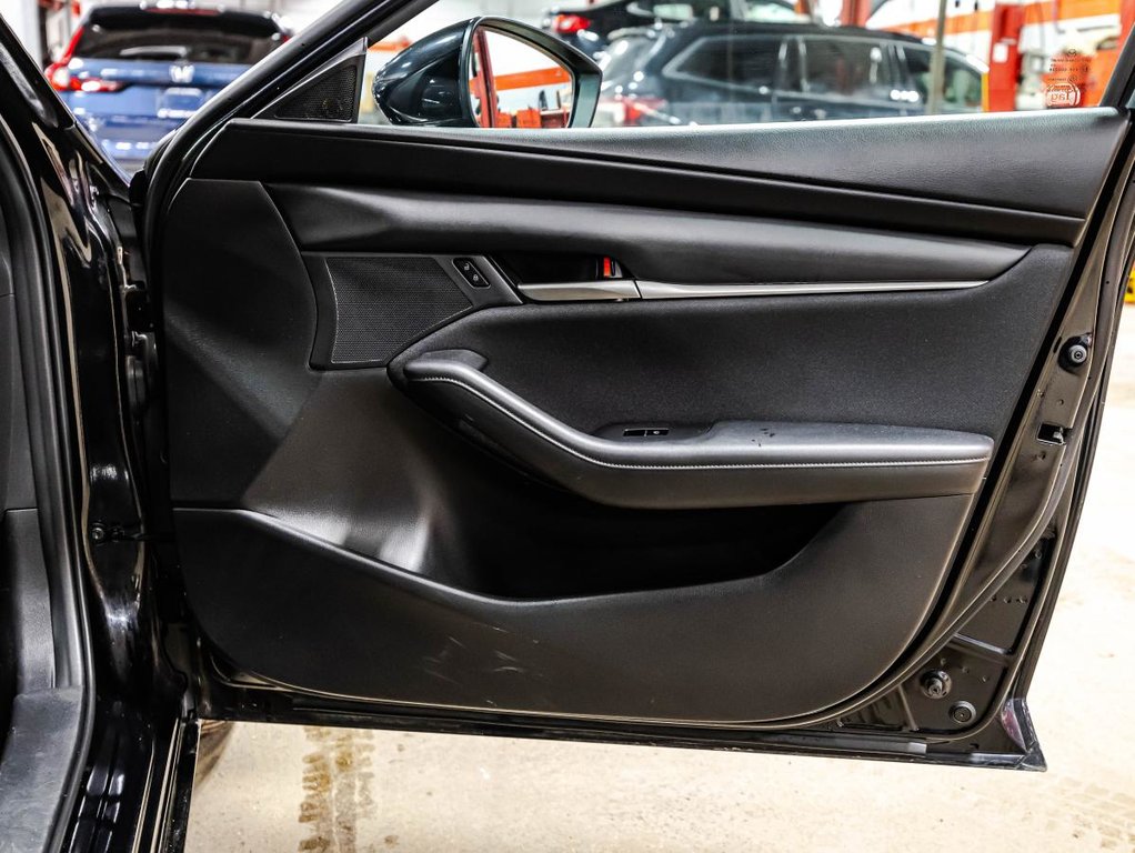 2023 Mazda 3 Sport GX SIEGES CUFFANTS I BLUETOOTH I CAMERA I CARPLAY I ACTIVE SECURITY in Montréal, Quebec - 16 - w1024h768px