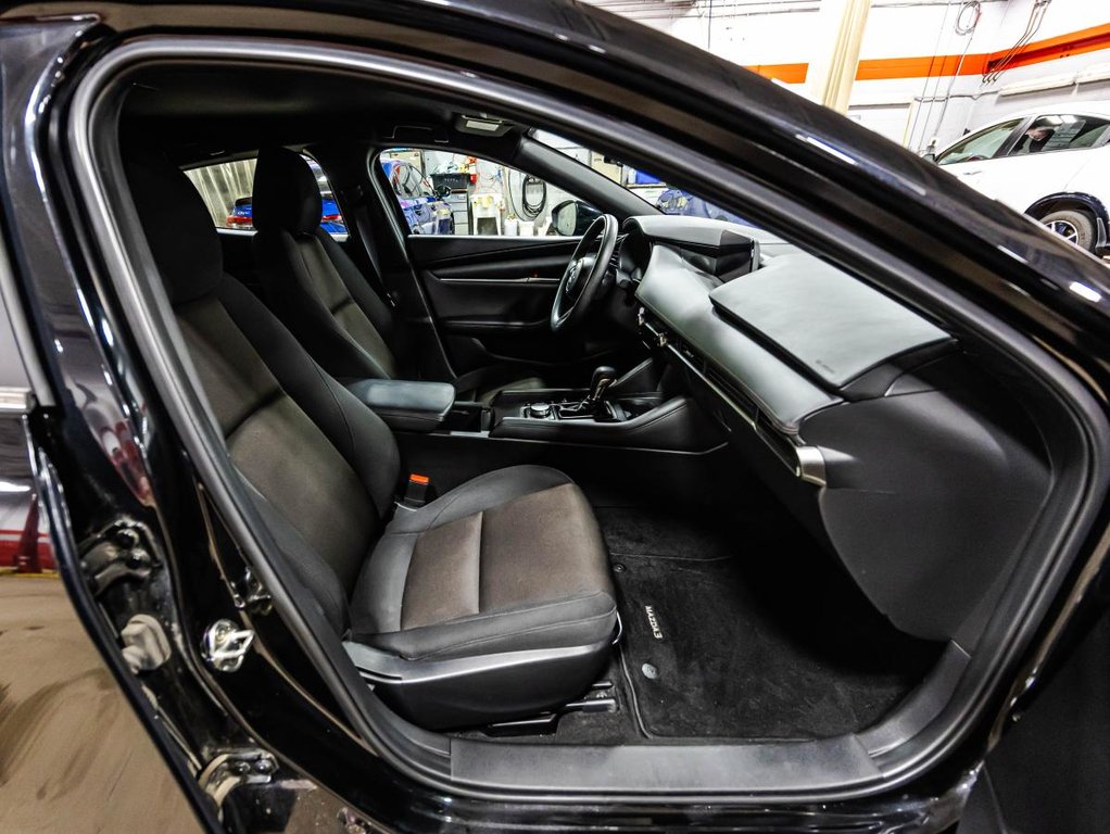 2023 Mazda 3 Sport GX SIEGES CUFFANTS I BLUETOOTH I CAMERA I CARPLAY I ACTIVE SECURITY in Montréal, Quebec - 17 - w1024h768px