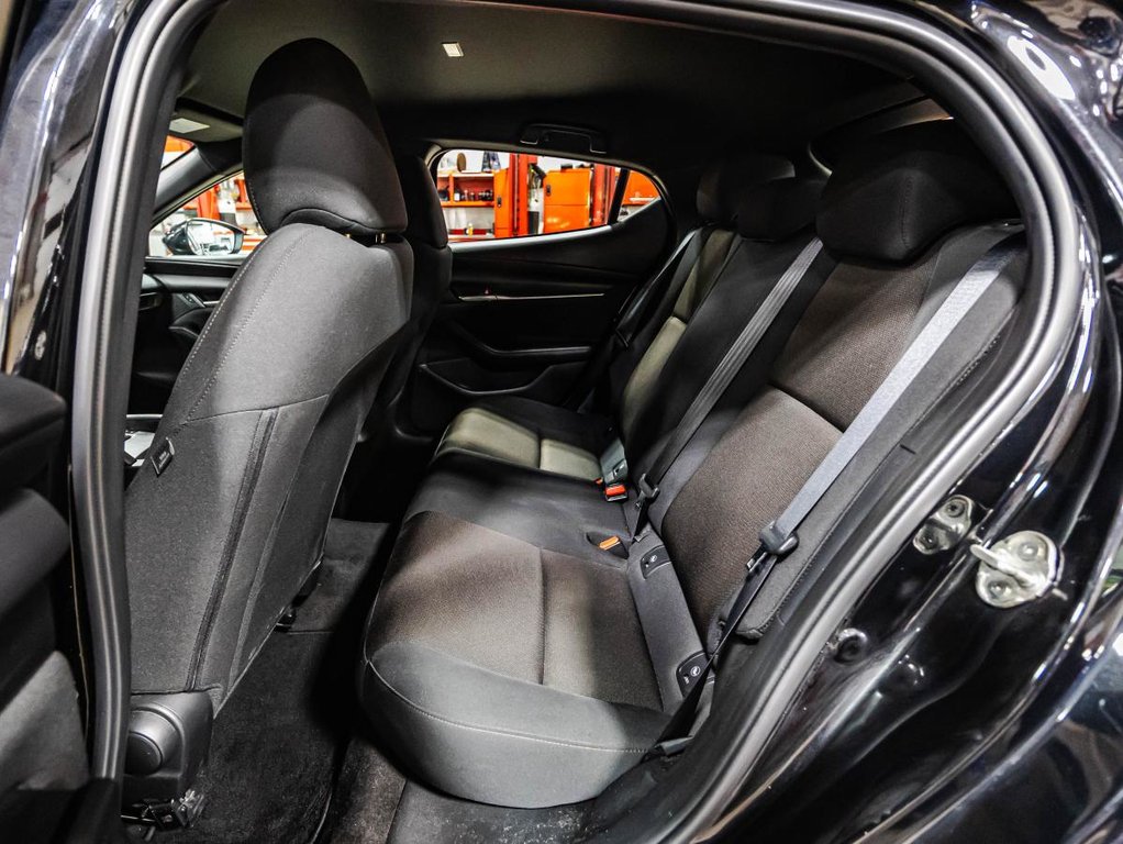 2023 Mazda 3 Sport GX SIEGES CUFFANTS I BLUETOOTH I CAMERA I CARPLAY I ACTIVE SECURITY in Montréal, Quebec - 13 - w1024h768px