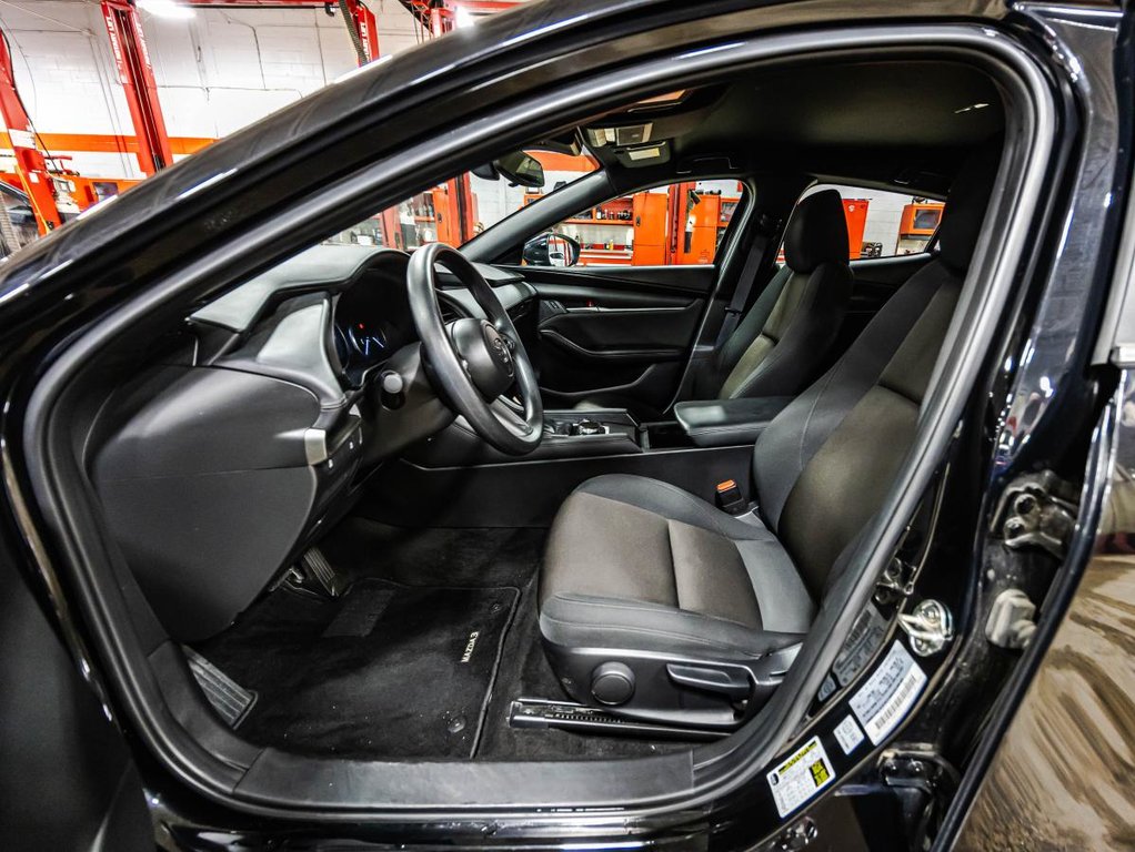 2023 Mazda 3 Sport GX SIEGES CUFFANTS I BLUETOOTH I CAMERA I CARPLAY I ACTIVE SECURITY in Montréal, Quebec - 18 - w1024h768px