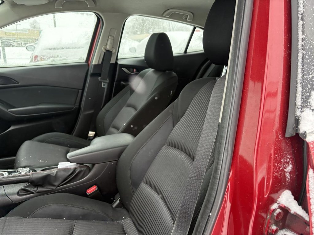 Mazda 3 GS HATCHBACK I JAMAIS ACCIDENTÉ I AUTOMATIQUE I CAMERA I BLUETOOTH I SIEGES CHAUFFANTS 2015 à , Québec - 6 - w1024h768px