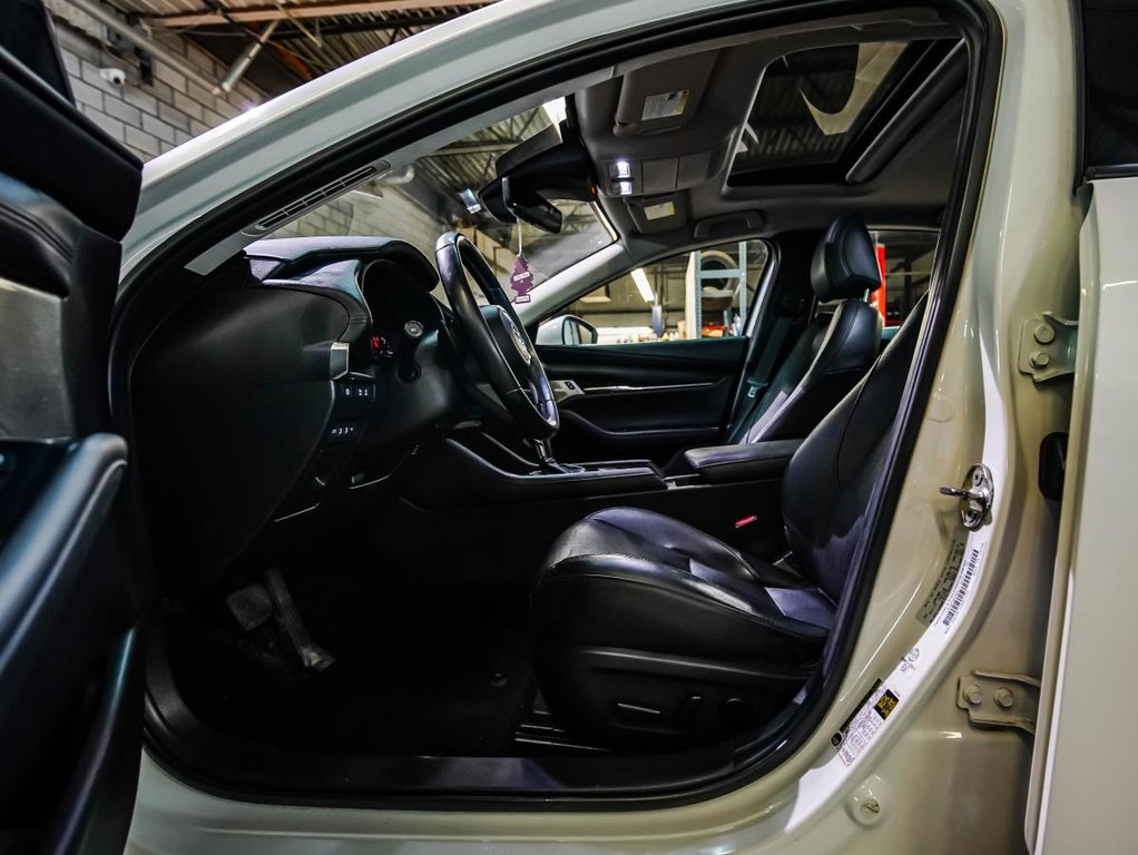 2019 Mazda 3 GT i-ACTIV | AWD | TOIT OUVRANT | CUIR | CARFAX CLEAN in , Quebec - 13 - w1024h768px