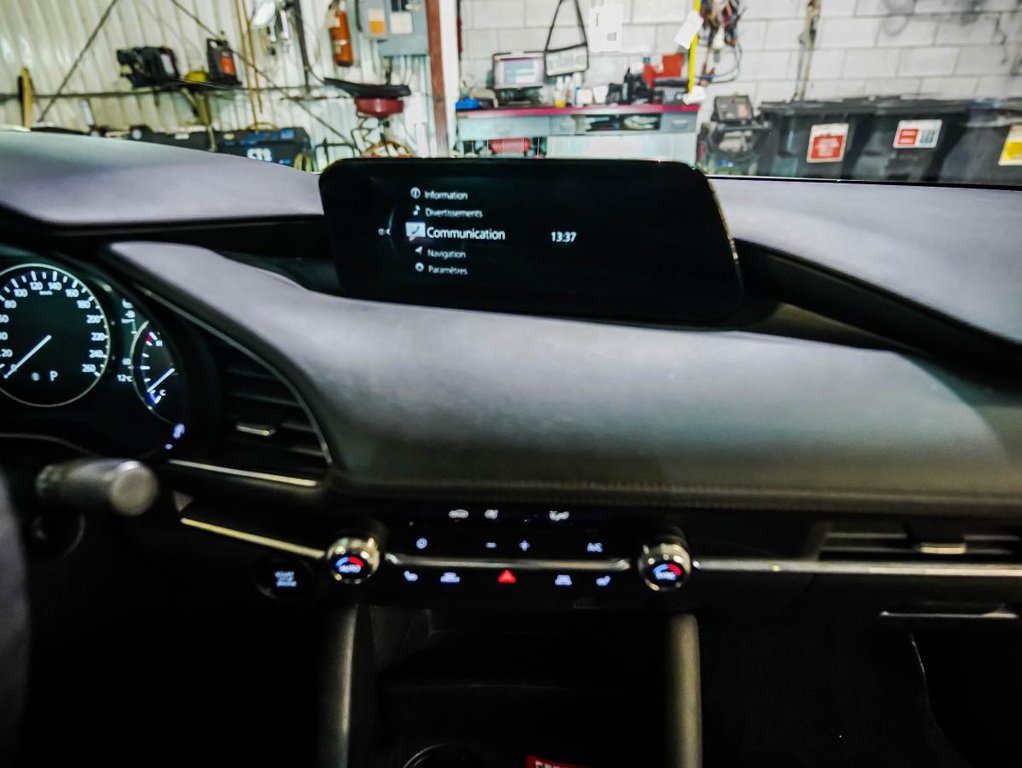 2019 Mazda 3 GT i-ACTIV | AWD | TOIT OUVRANT | CUIR | CARFAX CLEAN in , Quebec - 17 - w1024h768px