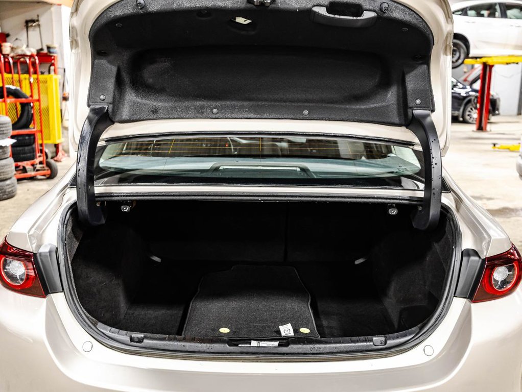 2023 Mazda 3 GS CARPLAY I MAGS I SIEGES ET VOLANT CHAUFFANTS I CXAMERA I SECURITE ACTIVE in , Quebec - 15 - w1024h768px