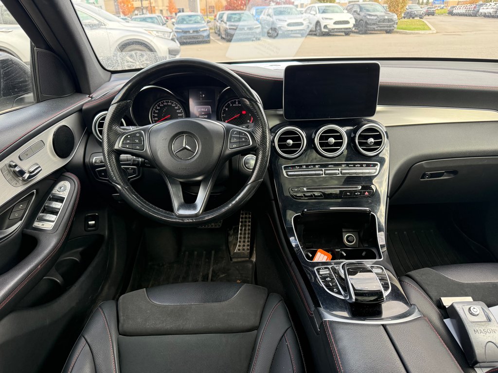 2017 Mercedes-Benz GLC AMG GLC 43/19 DOSSIERS D'ENTRETIENT in Lachenaie, Quebec - 11 - w1024h768px