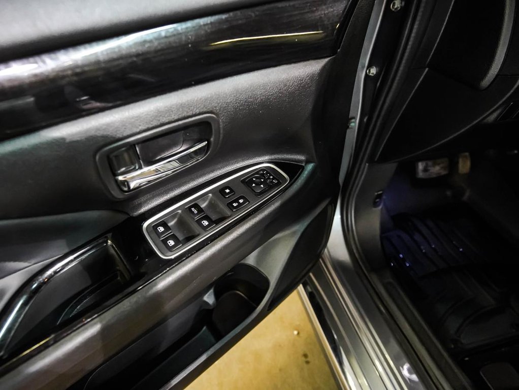 2018 Mitsubishi Outlander PHEV PHEV SE S | AWC | CAMERA | SIEGES CHAUFFANT | CARAFAX CLEAN in , Quebec - 12 - w1024h768px
