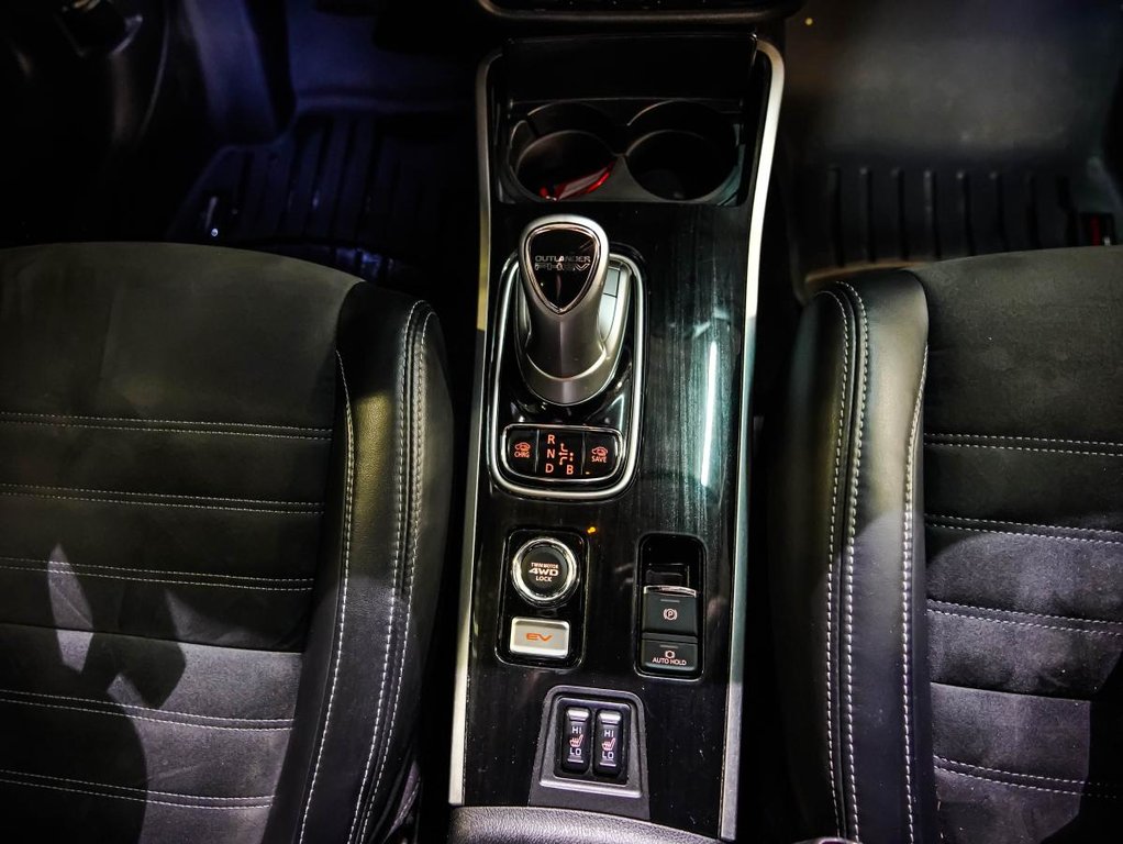 2018 Mitsubishi Outlander PHEV PHEV SE S | AWC | CAMERA | SIEGES CHAUFFANT | CARAFAX CLEAN in , Quebec - 18 - w1024h768px