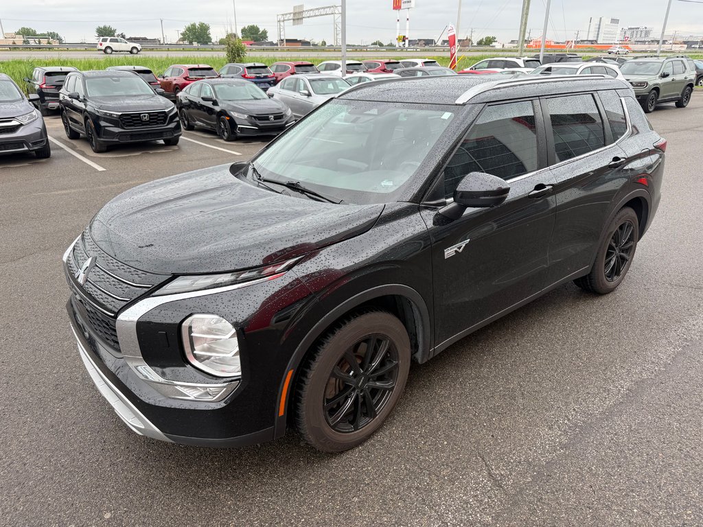 Mitsubishi Outlander PHEV LE/UN PROPRIÉTAIRE/JAMAIS ACCIDENTÉ 2023 à Lachenaie, Québec - 1 - w1024h768px