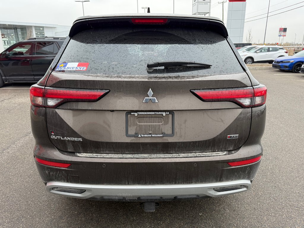 2023 Mitsubishi Outlander PHEV SEL in Lachenaie, Quebec - 3 - w1024h768px