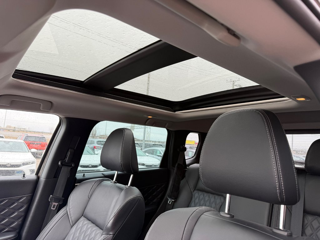 2023 Mitsubishi Outlander PHEV SEL in Lachenaie, Quebec - 9 - w1024h768px