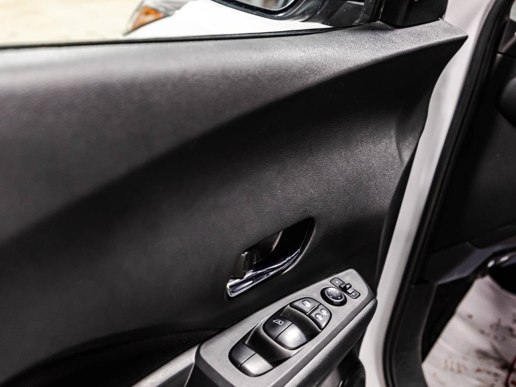 2022 Nissan Kicks SV  FREINS NEUFS AUX 4 ROUES I MAGS I DEMARREUR I SIEGES CHAUFFANTS I CARPLAY I in Montréal, Quebec - 12 - w1024h768px