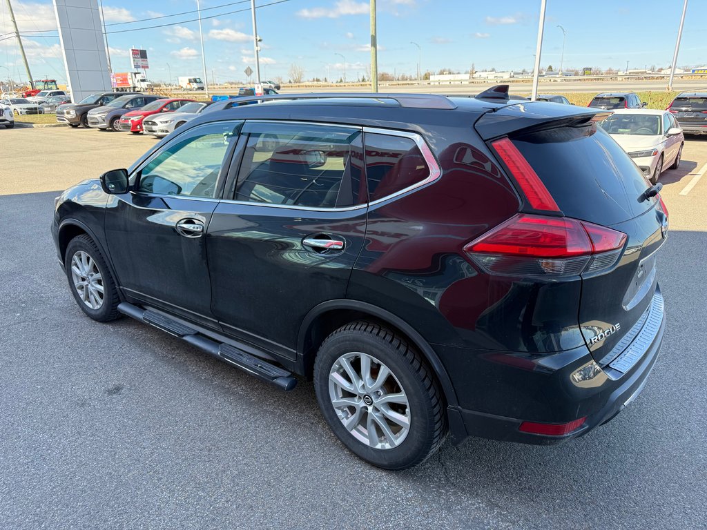Nissan Rogue SV AWD 2017 à Lachenaie, Québec - 3 - w1024h768px