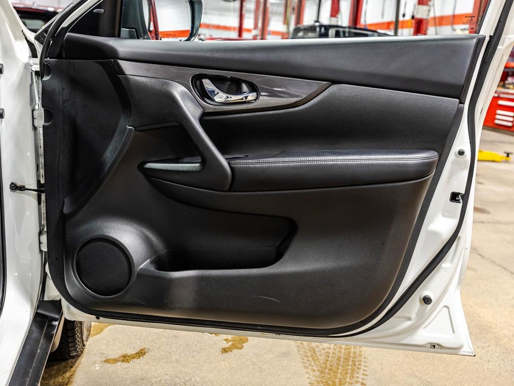 Nissan Rogue SV AWD JAMAIS ACCIDENTÉ I TOIT PANOREMIQUE I MAGS I DEMARREUR I SIEGES CHAUFFANTS I CARPLAY 2019 à Montréal, Québec - 17 - w1024h768px