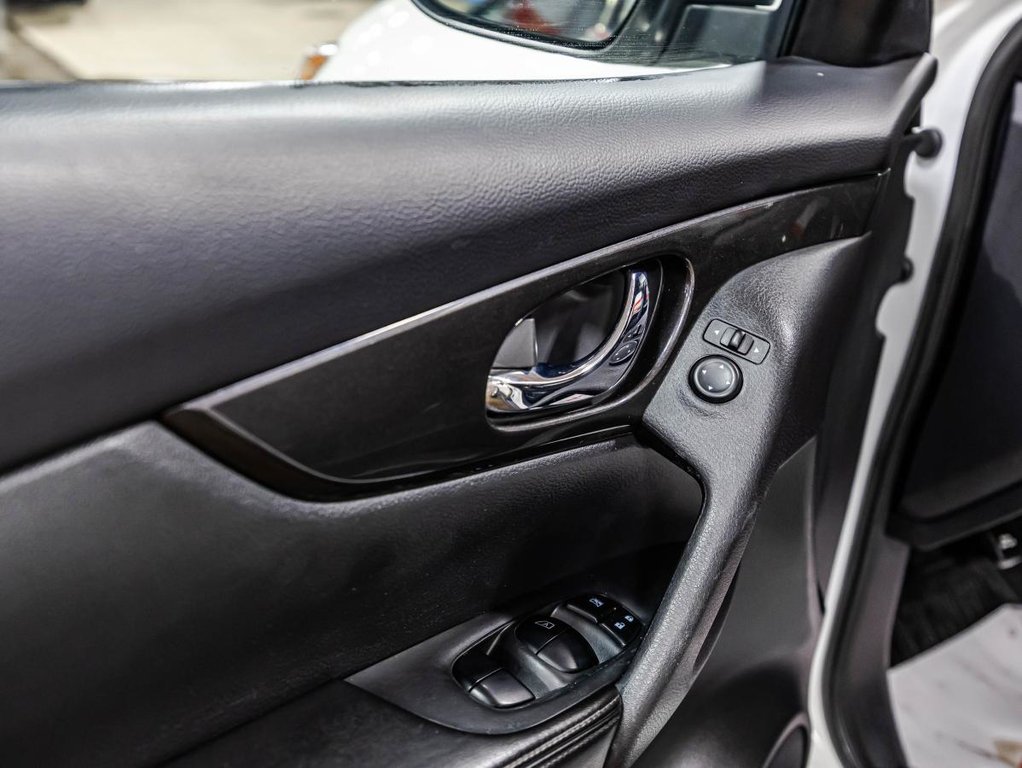 Nissan Rogue SV AWD JAMAIS ACCIDENTÉ I TOIT PANOREMIQUE I MAGS I DEMARREUR I SIEGES CHAUFFANTS I CARPLAY 2019 à Montréal, Québec - 12 - w1024h768px