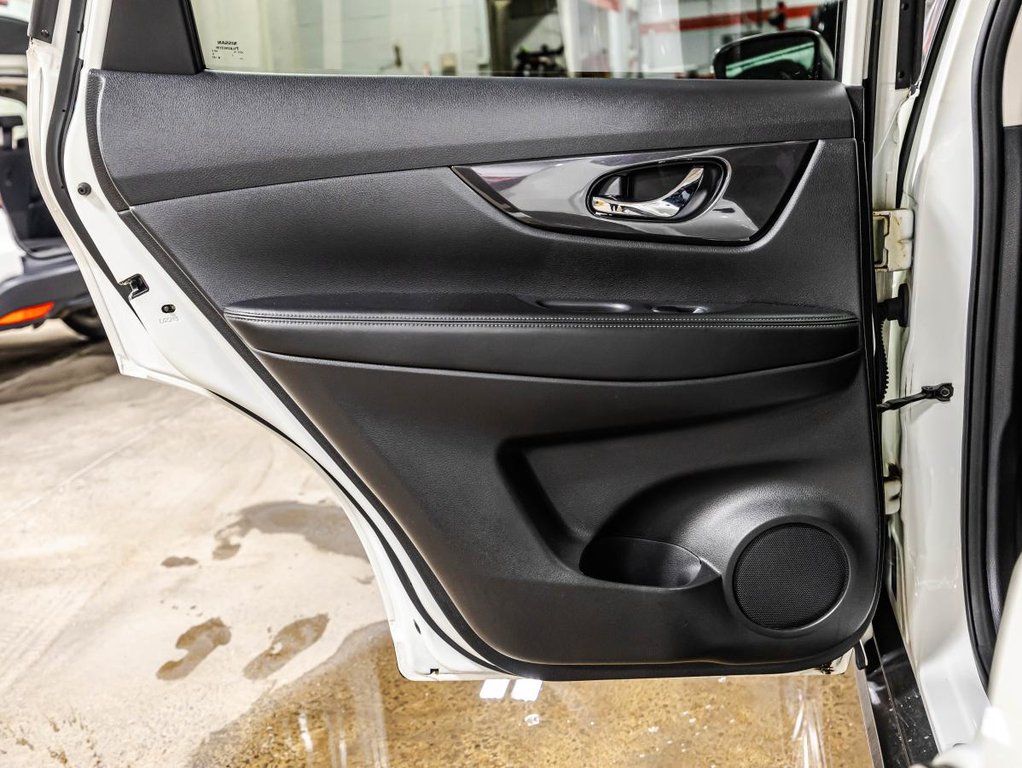 Nissan Rogue SV AWD I  MAGS I TOIT PANORAMIQUE I SIEGES CHAUFFANTS I DEMARREUR I CAMERA I SECURITE ACTIVE 2020 à Montréal, Québec - 13 - w1024h768px