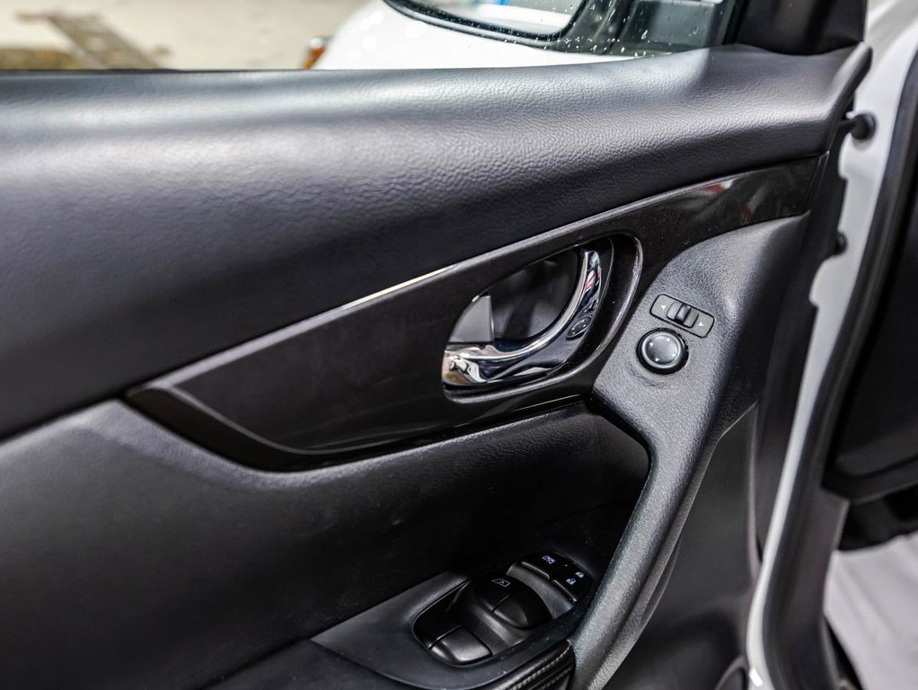 Nissan Rogue SV AWD I  MAGS I TOIT PANORAMIQUE I SIEGES CHAUFFANTS I DEMARREUR I CAMERA I SECURITE ACTIVE 2020 à Montréal, Québec - 12 - w1024h768px