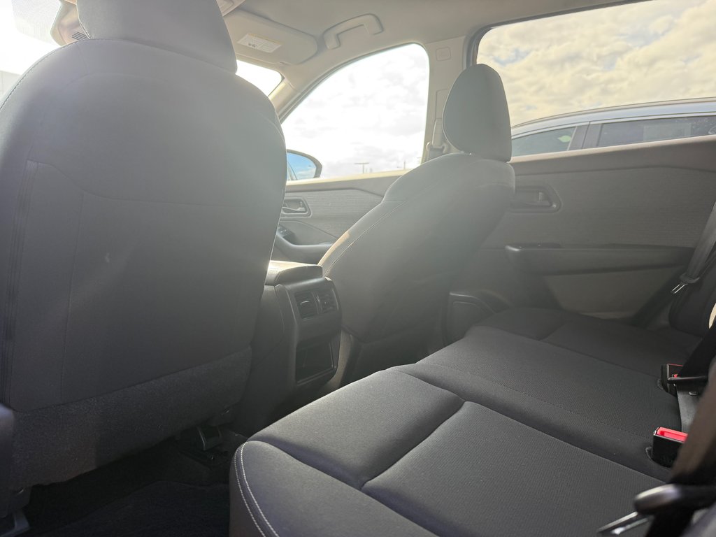 2023 Nissan Rogue S in Montreal, Quebec - 13 - w1024h768px