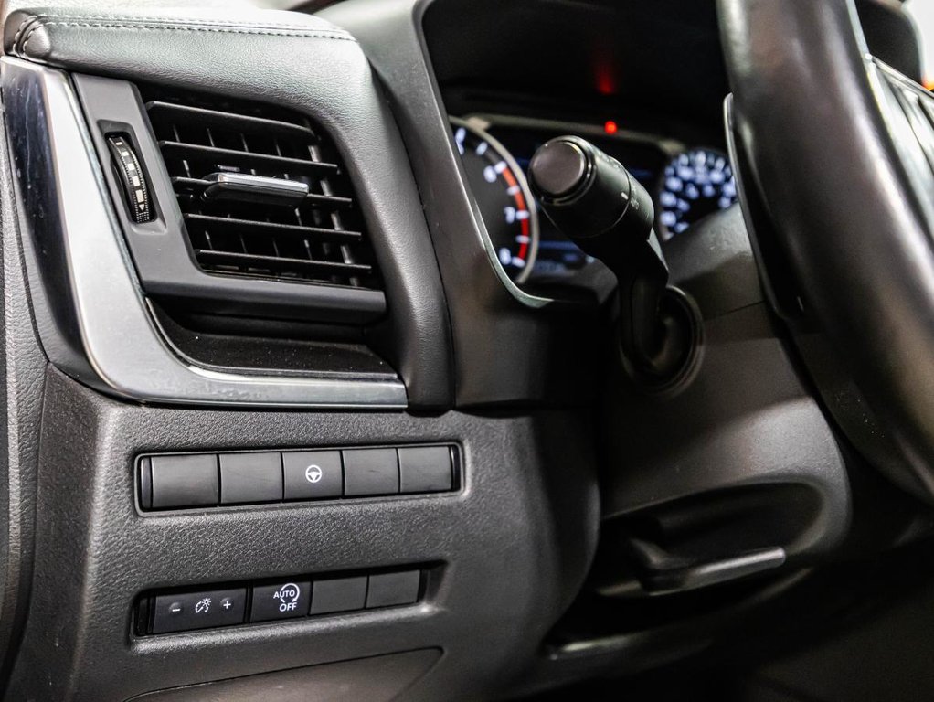 Nissan Rogue SV Moonroof 2023 à Montréal, Québec - 22 - w1024h768px