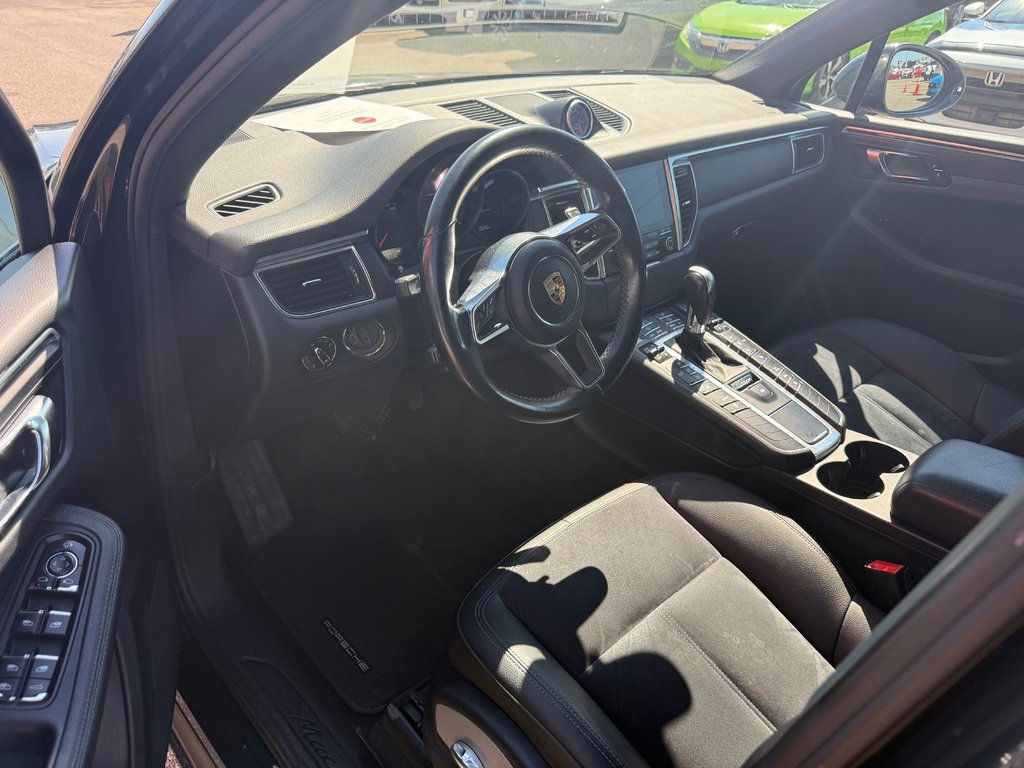 2017 Porsche Macan BASE/AWD in Lachenaie, Quebec - 9 - w1024h768px