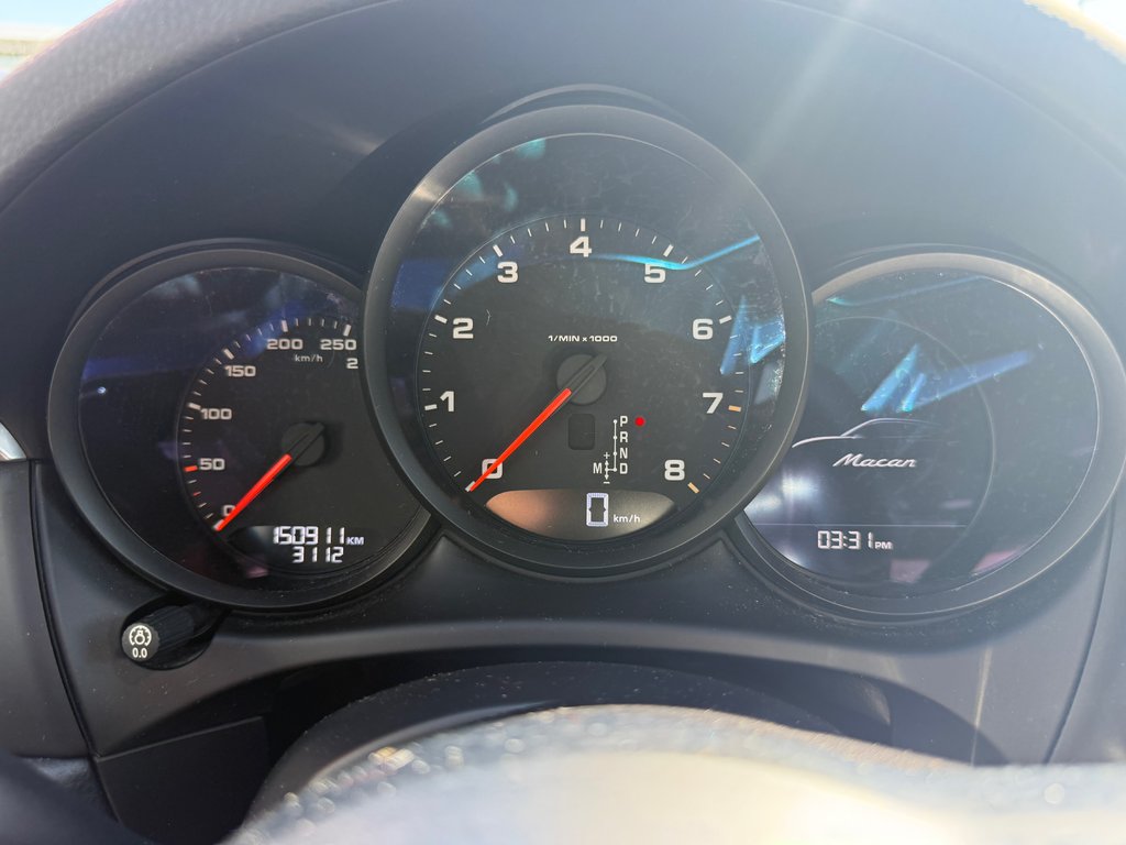 2017 Porsche Macan BASE/AWD in Lachenaie, Quebec - 11 - w1024h768px