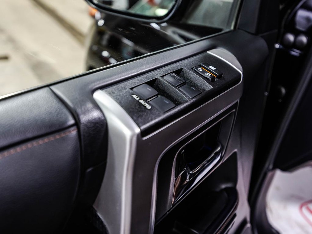 Toyota 4Runner Limited 7 places TOUS LES ENTRETIENS CHEZ TOYOTA I CUIR I SIEGES CHAUFFANTS & VENTILES I CAMERA 360 2023 à , Québec - 11 - w1024h768px