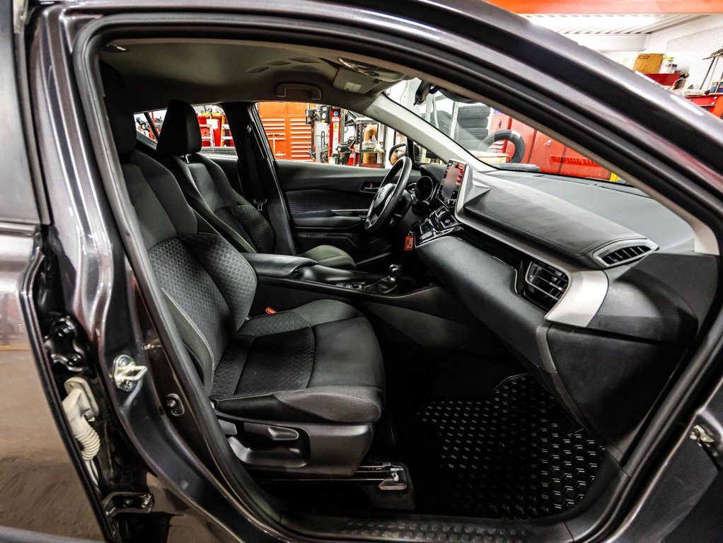 2021 Toyota C-HR LE I JAMAIS ACCIDENTÉ I CARPLAY I CAMERA I BLUETOOTH I SECURITE ACTIVE in , Quebec - 17 - w1024h768px