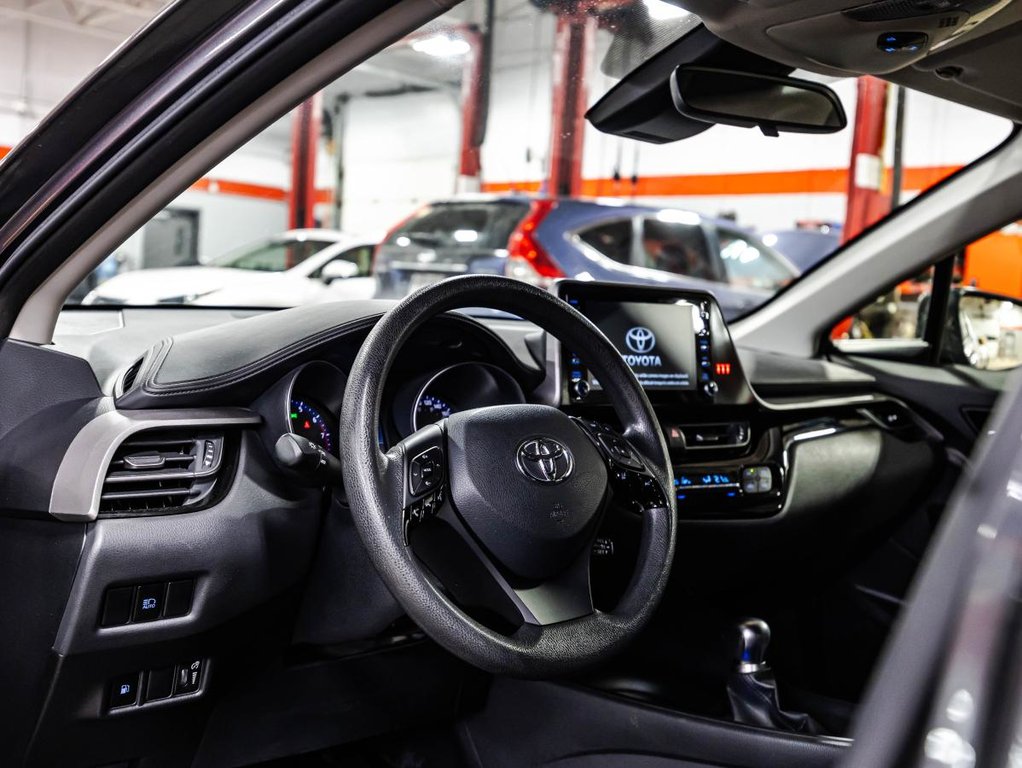 2021 Toyota C-HR LE I JAMAIS ACCIDENTÉ I CARPLAY I CAMERA I BLUETOOTH I SECURITE ACTIVE in , Quebec - 19 - w1024h768px