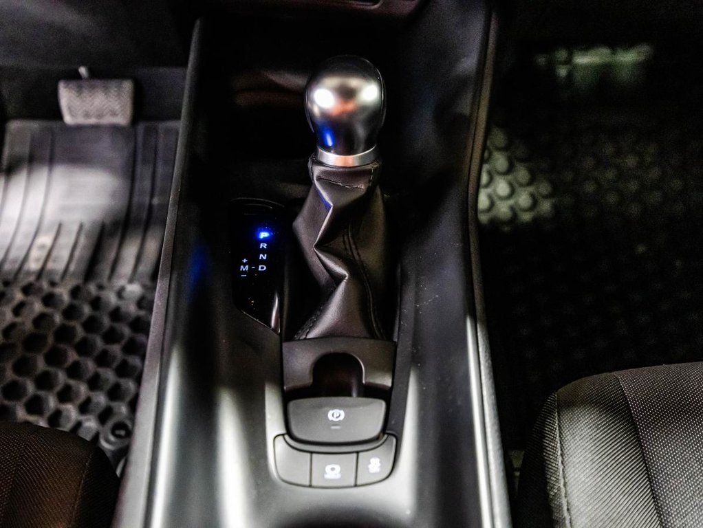 2021 Toyota C-HR LE I JAMAIS ACCIDENTÉ I CARPLAY I CAMERA I BLUETOOTH I SECURITE ACTIVE in , Quebec - 24 - w1024h768px