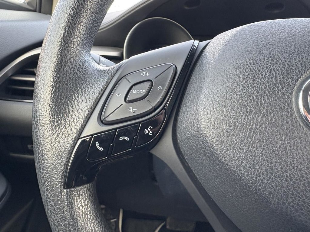 2021 Toyota C-HR LE I JAMAIS ACCIDENTÉ I CARPLAY I CAMERA I BLUETOOTH I SECURITE ACTIVE in , Quebec - 8 - w1024h768px
