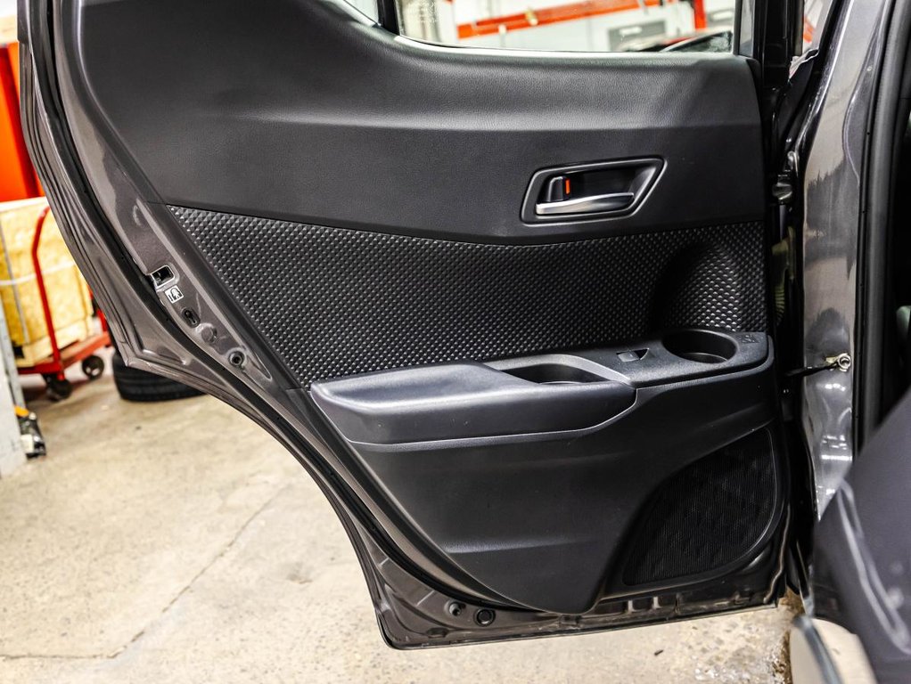 2021 Toyota C-HR LE I JAMAIS ACCIDENTÉ I CARPLAY I CAMERA I BLUETOOTH I SECURITE ACTIVE in , Quebec - 12 - w1024h768px