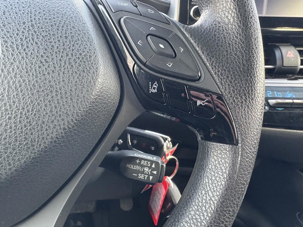 2021 Toyota C-HR LE I JAMAIS ACCIDENTÉ I CARPLAY I CAMERA I BLUETOOTH I SECURITE ACTIVE in , Quebec - 7 - w1024h768px