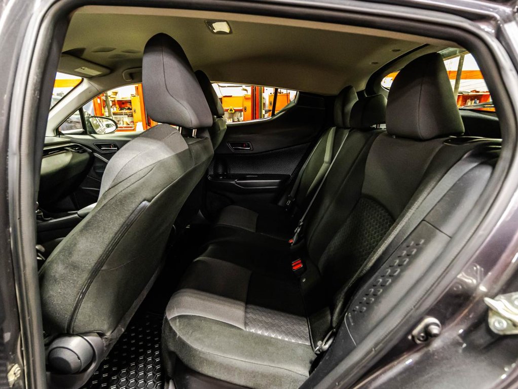 2021 Toyota C-HR LE I JAMAIS ACCIDENTÉ I CARPLAY I CAMERA I BLUETOOTH I SECURITE ACTIVE in , Quebec - 13 - w1024h768px