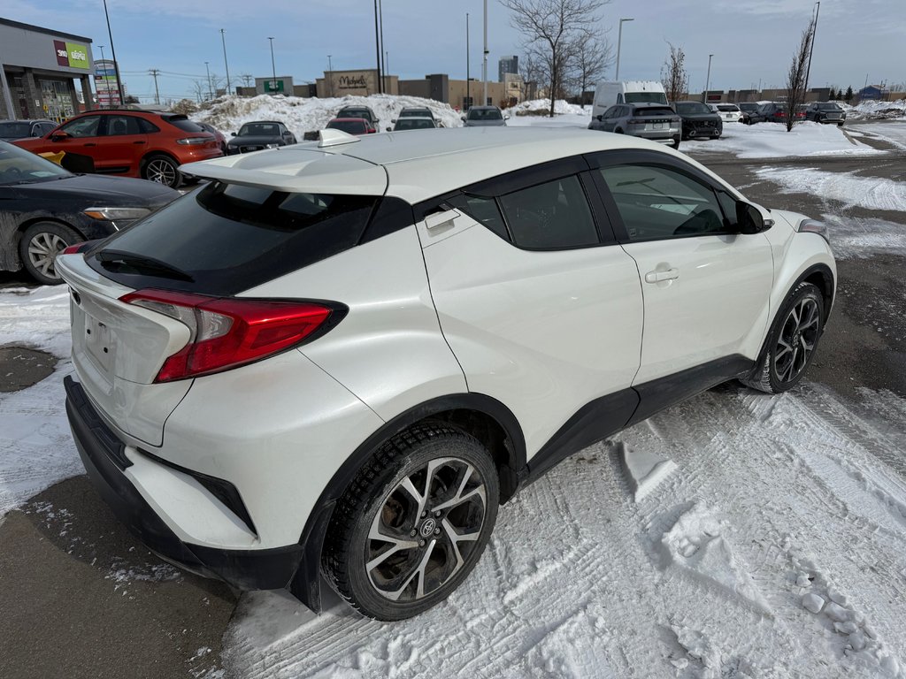 2021 Toyota C-HR XLE in Lachenaie, Quebec - 7 - w1024h768px