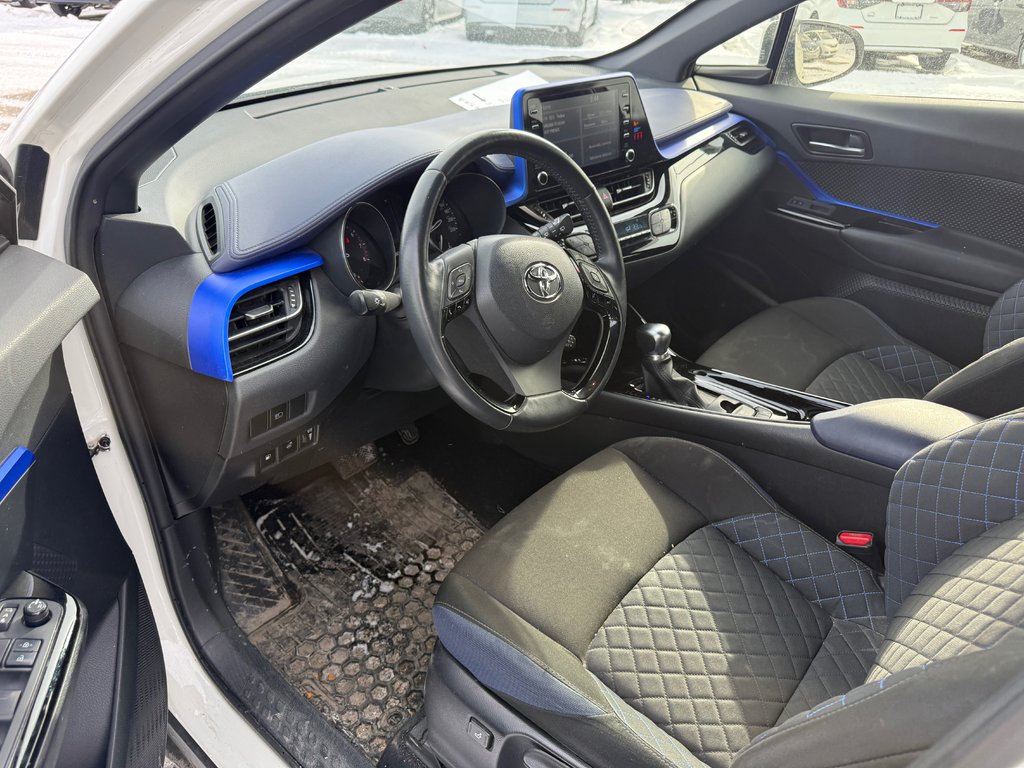 2021 Toyota C-HR XLE in Lachenaie, Quebec - 11 - w1024h768px