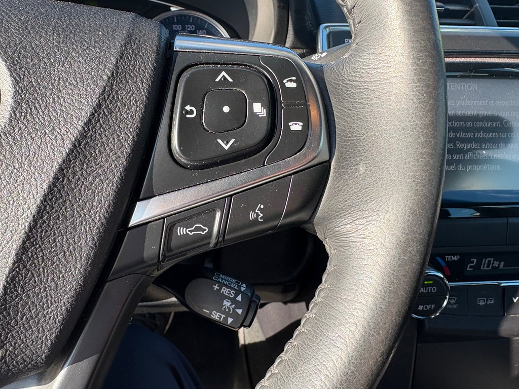 Toyota Camry Hybrid XLE HYBIDE POUR L'ÉCONOMIE ET LA DISTANCE 2017 à Montréal, Québec - 10 - w1024h768px