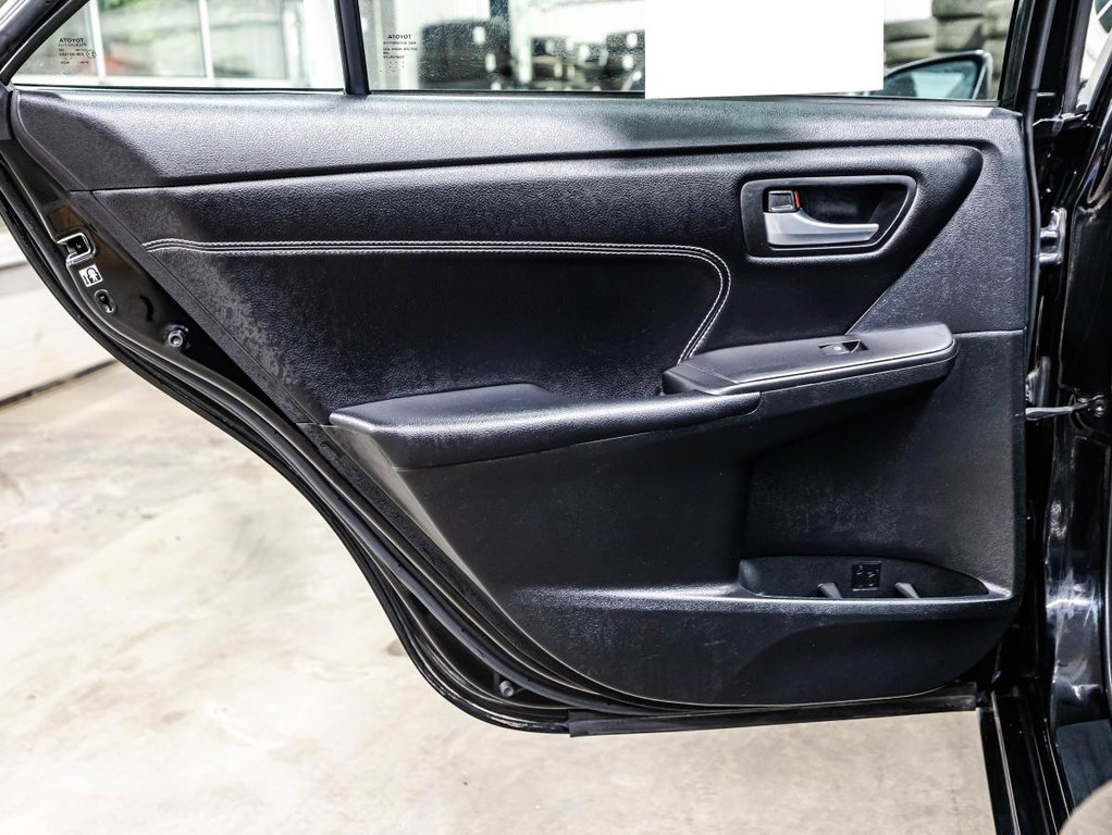 2017 Toyota Camry Hybrid Berline LE 4 portes in , Quebec - 12 - w1024h768px