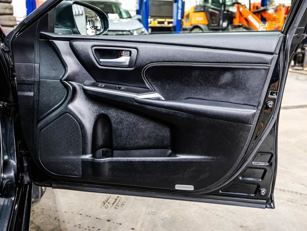 2017 Toyota Camry Hybrid Berline LE 4 portes in , Quebec - 16 - w1024h768px